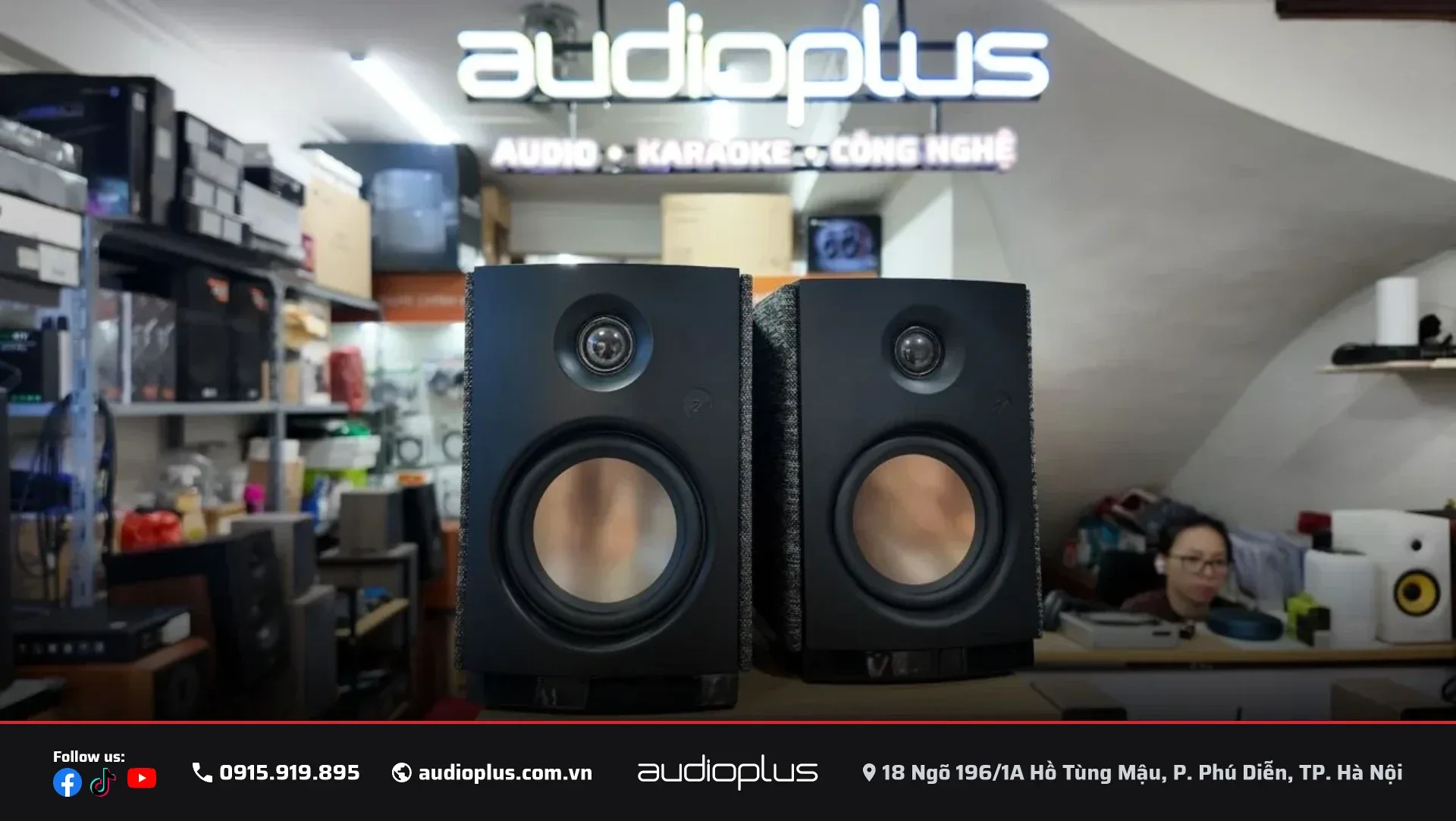 Cận cảnh loa SWAN OS-10 màu đen tại showroom AudioPlus: củ woofer 4 inch màng nhôm liền khối và tweeter dome lụa 20mm.
