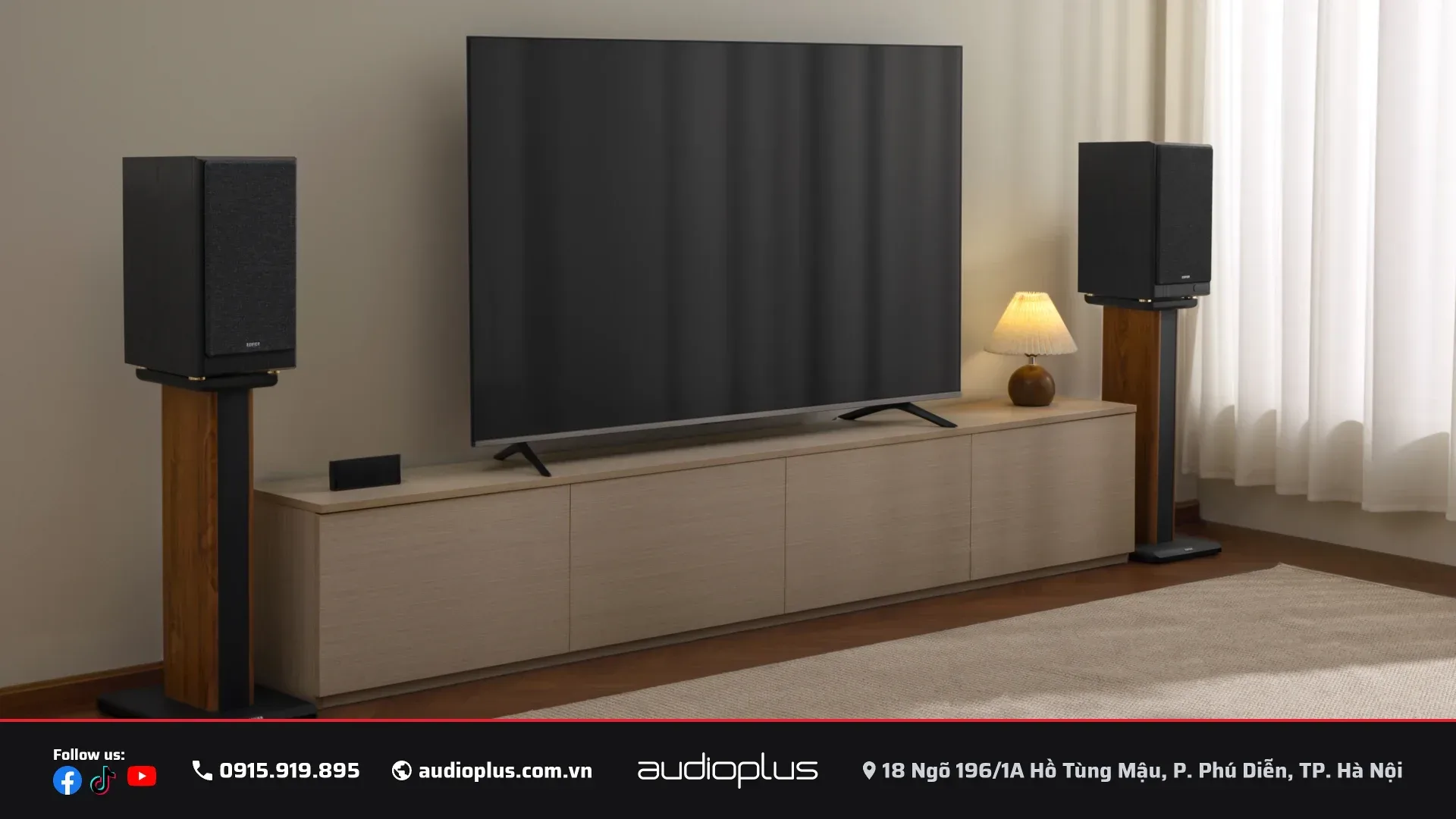 Cặp loa bookshelf EDIFIER R2750DB MKII đặt hai bên Smart TV trong phòng khách, nối với TV bằng một dây HDMI eARC.