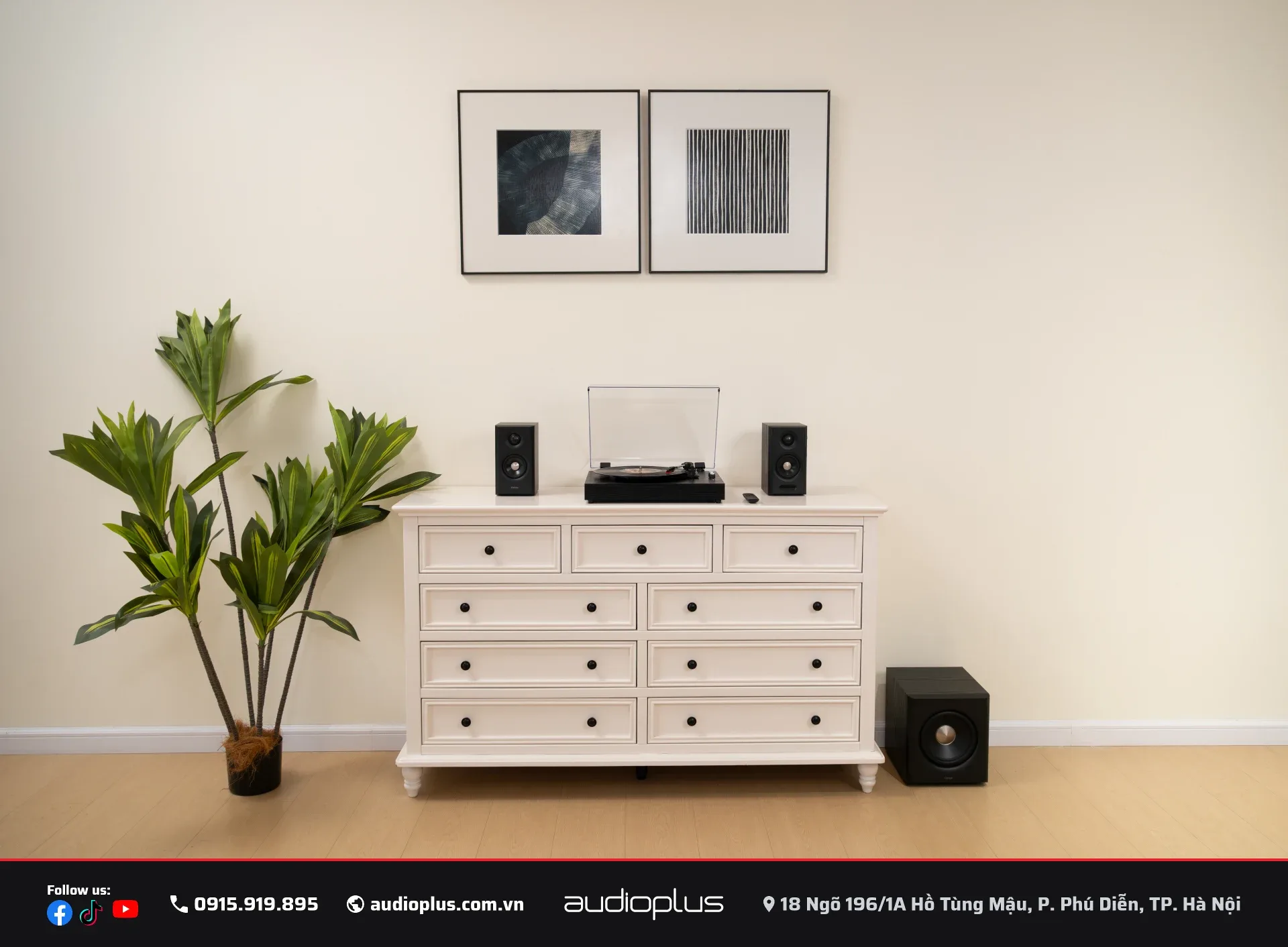 Loa EDIFIER S355DB màu Óc chó đặt trên tủ trang trí cạnh mâm than