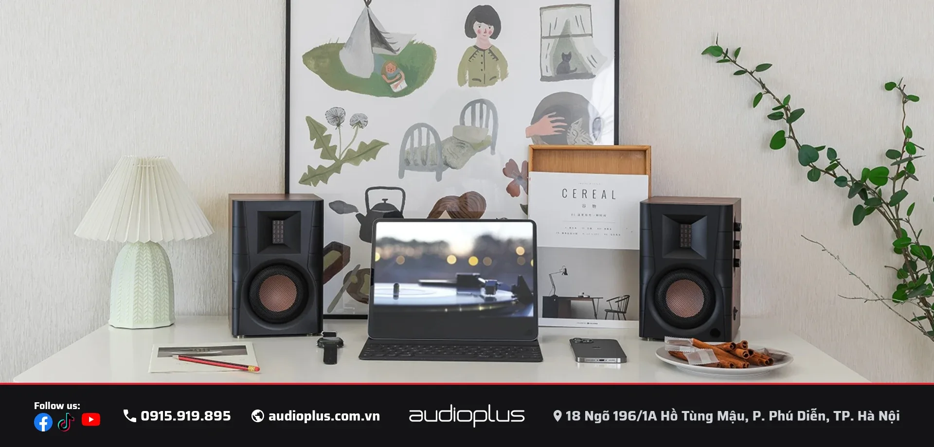 SWAN D100 trên bàn làm việc kết nối laptop