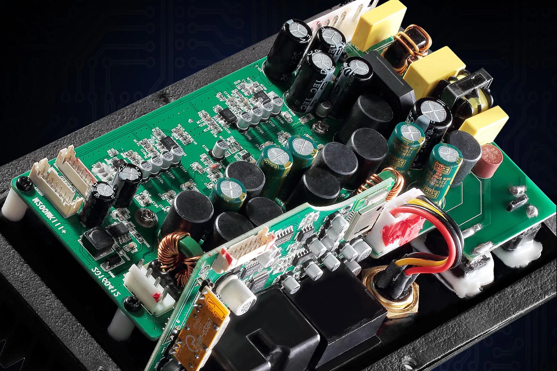Mạch khuếch đại số TAS5611A và DAC Burr-Brown bên trong SWAN M200MKIII+